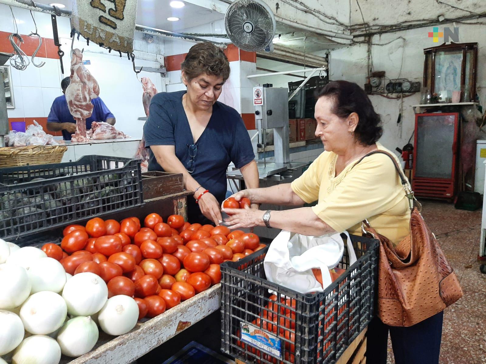 Locatarios de mercado del puerto de Veracruz enfrentan la cuesta de enero