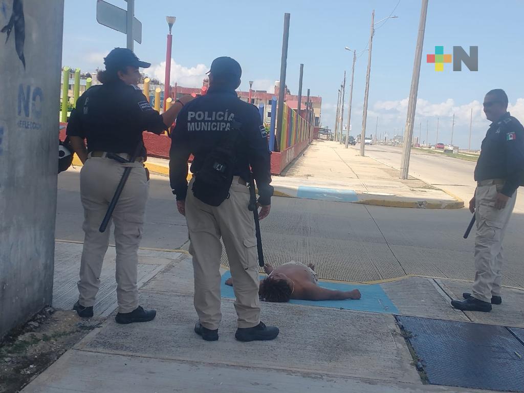 Hombre en estado de ebriedad genera  movilización policíaca en Coatzacoalcos