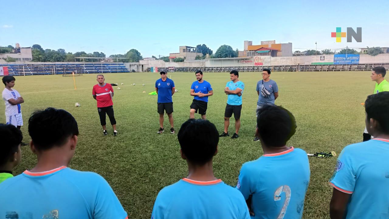 Martínez de la Torre vuelve a tener futbol profesional