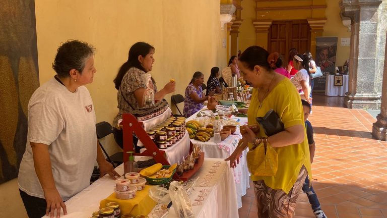 Realizan mercados artesanales en el MAEV durante el mes de septiembre