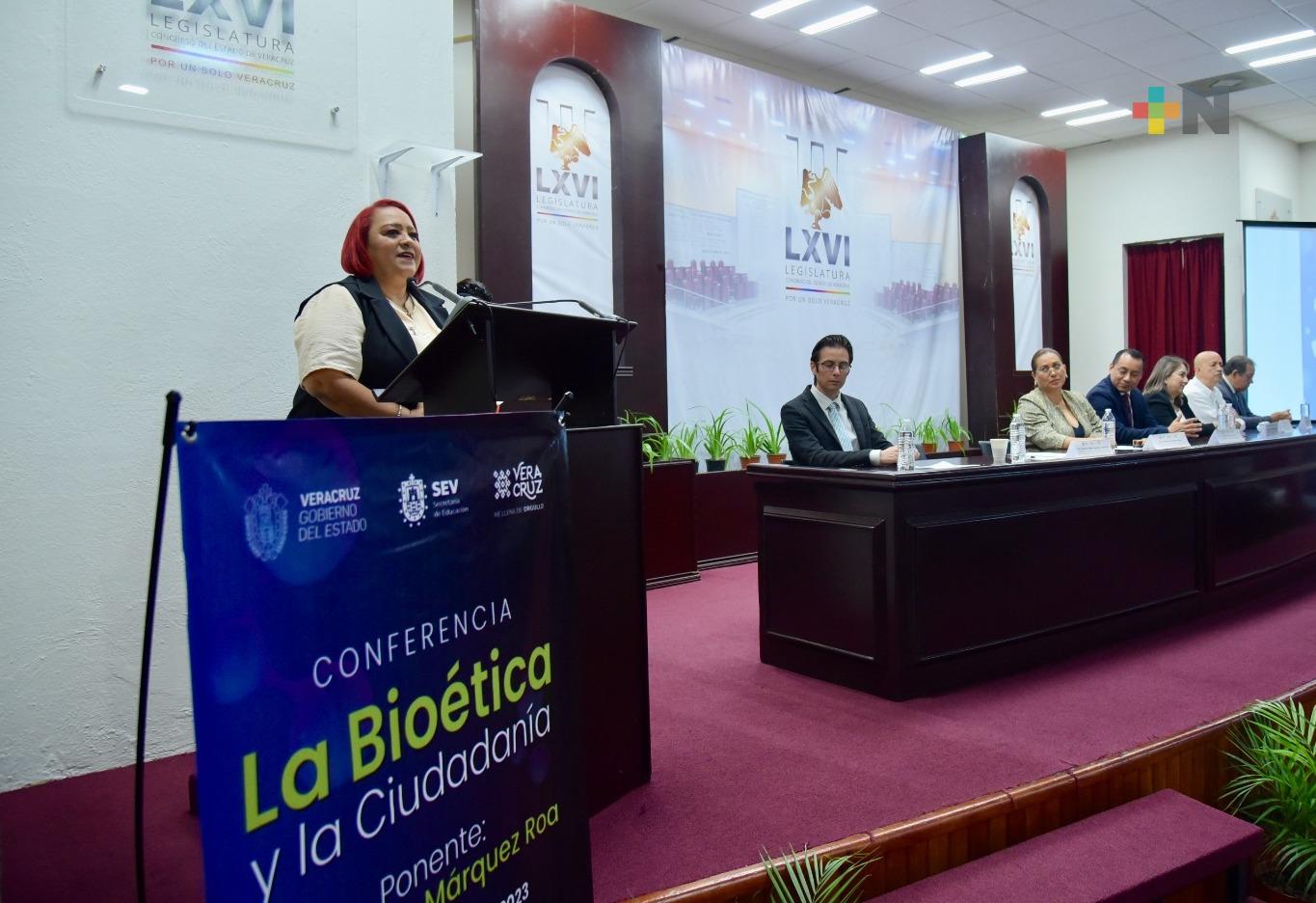 Dictan en el Congreso del Estado  conferencia «La bioética y la ciudadanía»