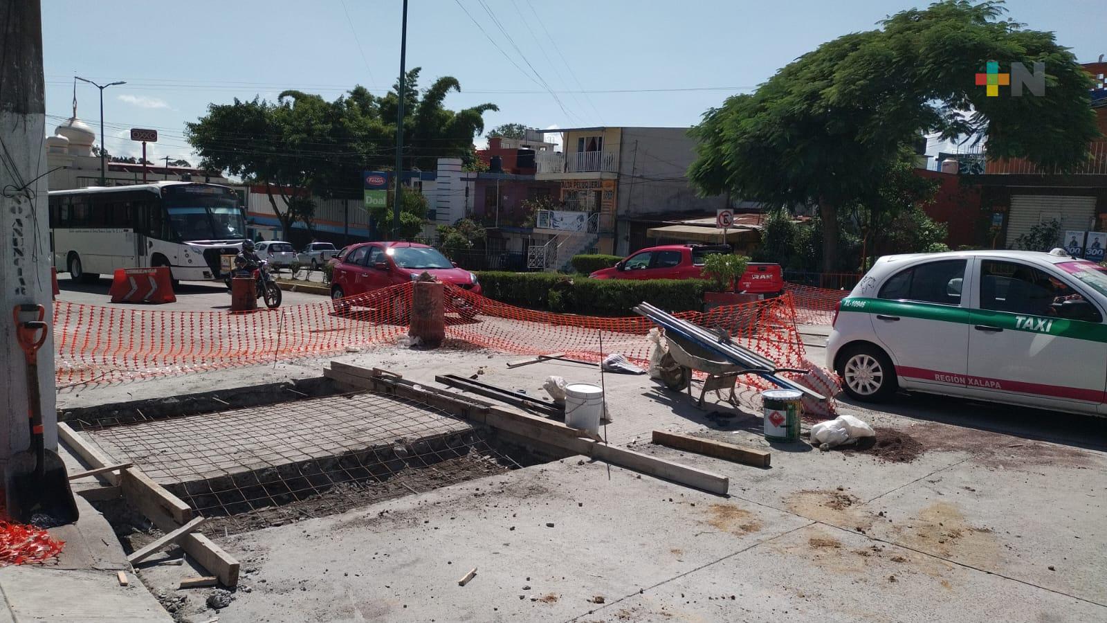Ayuntamiento de Xalapa realiza obras en tres puntos para protección de peatones
