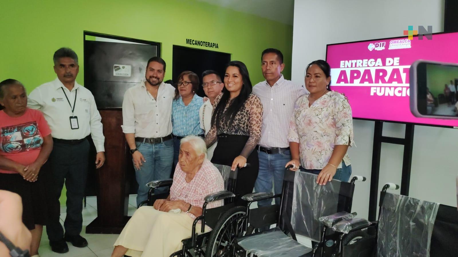 Entregan en Omealca sillas de ruedas sistemas DIF estatal y municipal