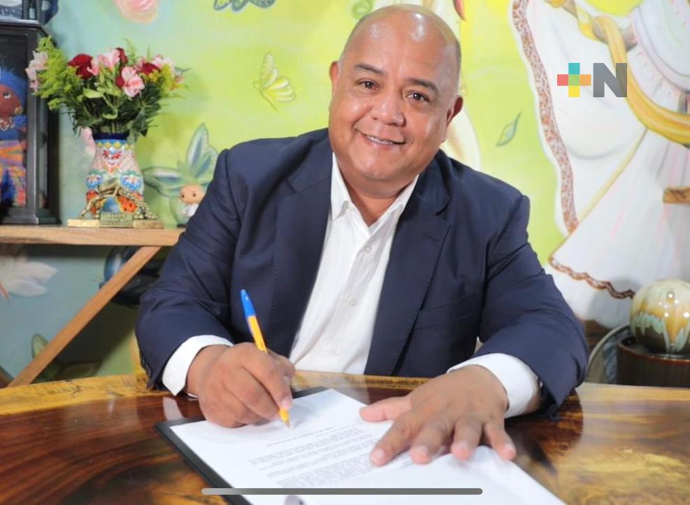 Se registra Eric Cisneros Burgos en busca de la Coordinación de la 4T en Veracruz
