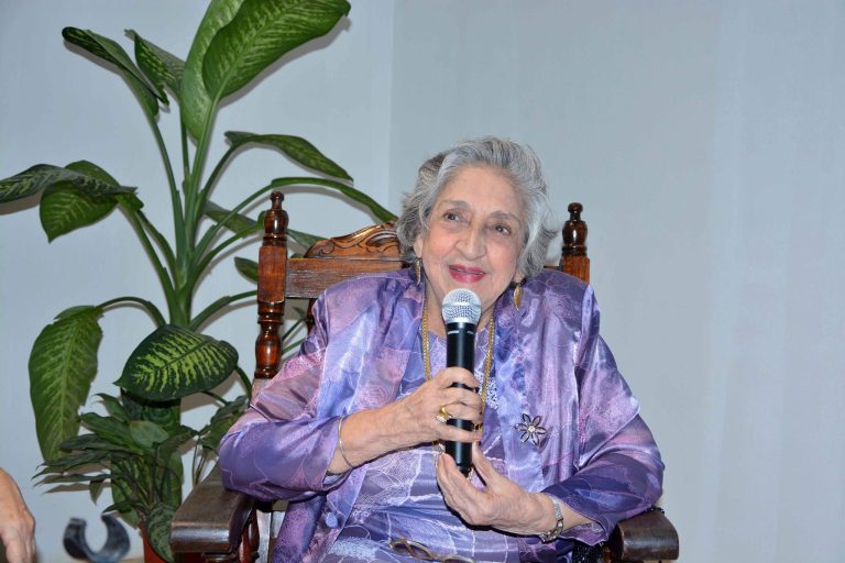 Presentan tercera edición de Pinceladas. Memorias de una maestra, libro de Úrsula Ramos