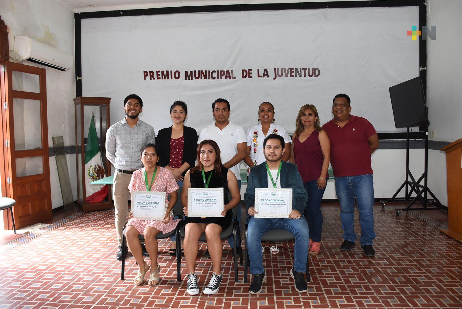 Entregan en Fortín, Premio Municipal de la Juventud a cinco ciudadanos