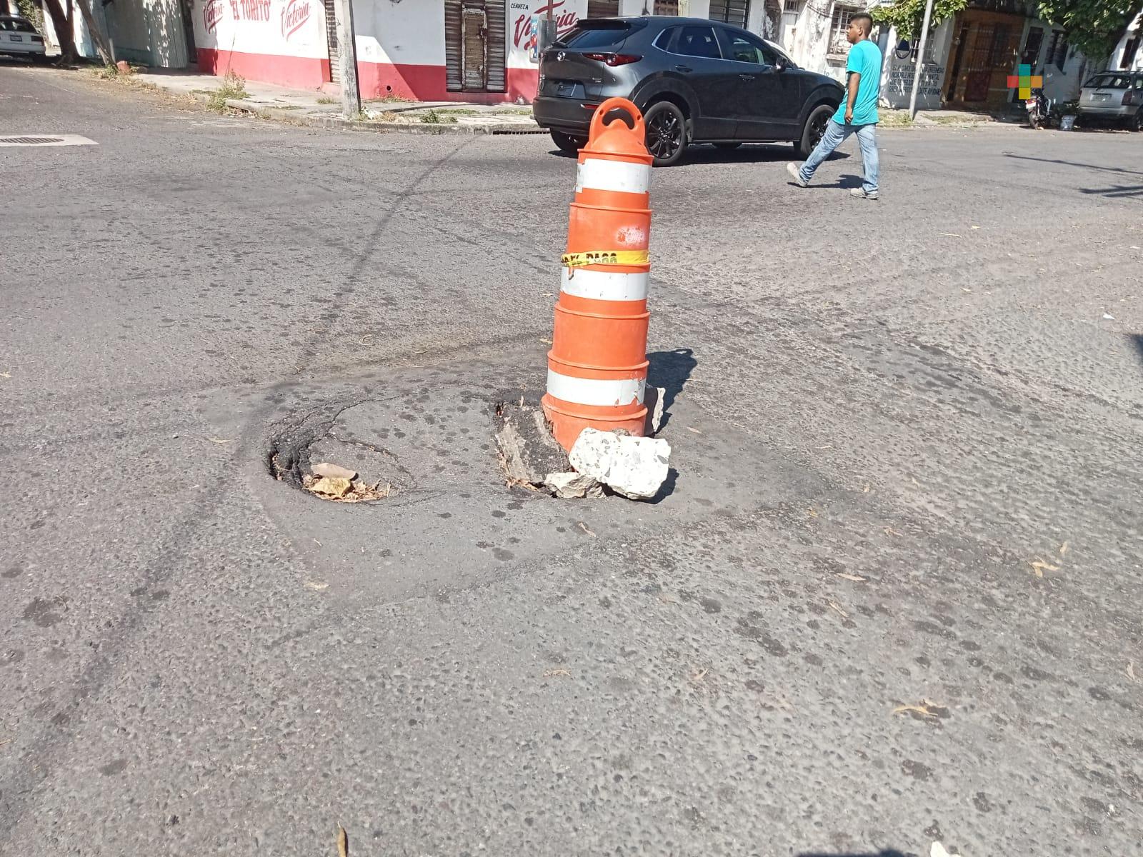 Aparece otro socavón en Veracruz puerto, quejas por falta de mantenimiento a calles