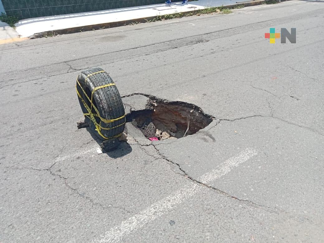 Otro socavón afecta la vialidad en colonia de Veracruz puerto