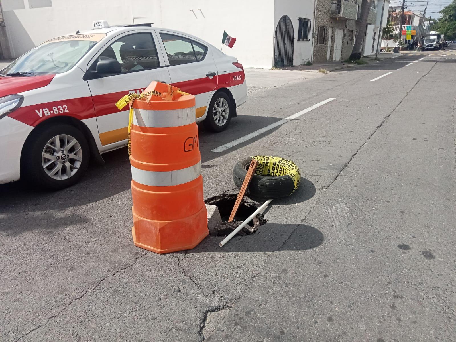 Bache afecta vialidad en colonia de Veracruz puerto