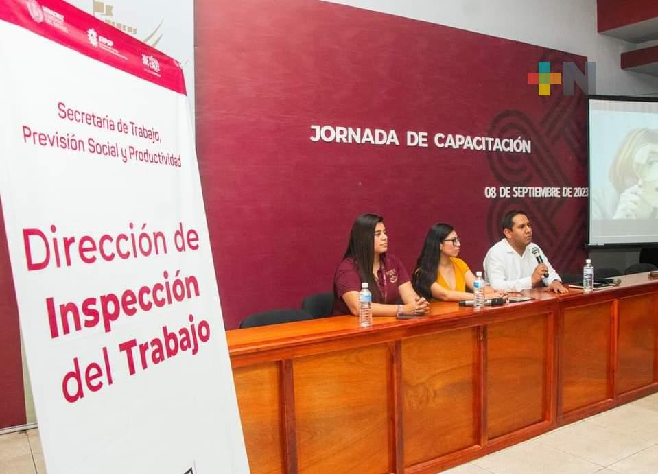 Capacitan CEAPP y STPSP en materia laboral a periodistas de Poza Rica