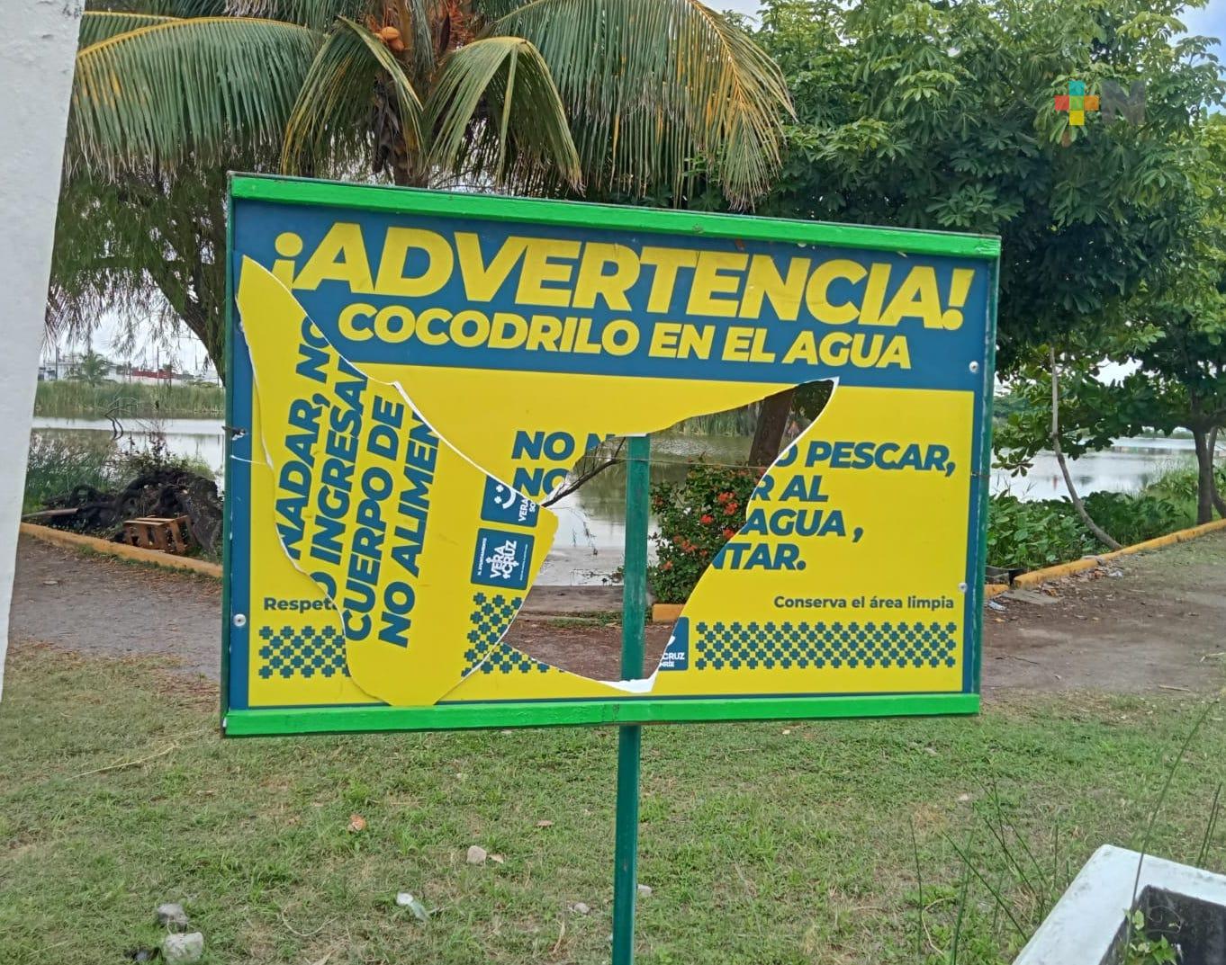Vandalizan anuncio preventivo sobre presencia de cocodrilos en laguna del Malibrán