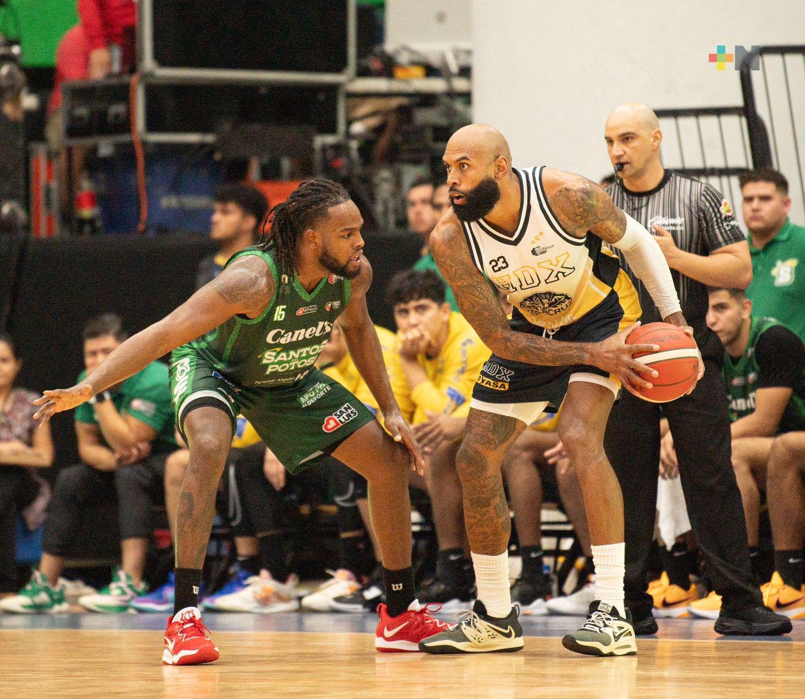 De visitantes, Santos del Potosí vencen a los Halcones de Xalapa  por 80-77