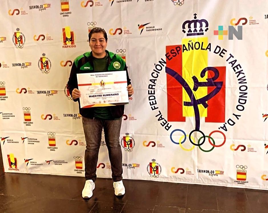 Real Federación Española de Taekwondo distingue a entrenador xalapeño