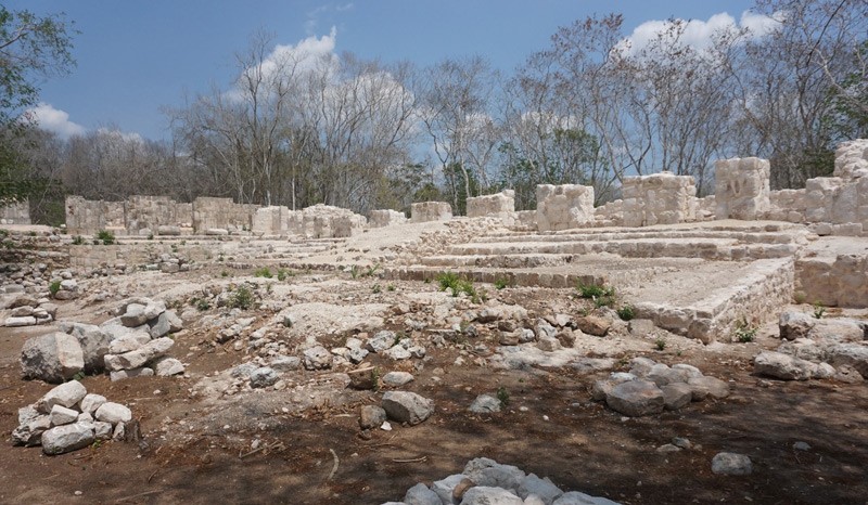 Arqueólogos del INAH descubren dos conjuntos habitacionales en zona arqueológica de Kabah