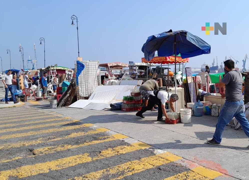 Desalojan a comerciantes del mercado El Cajón en Veracruz puerto