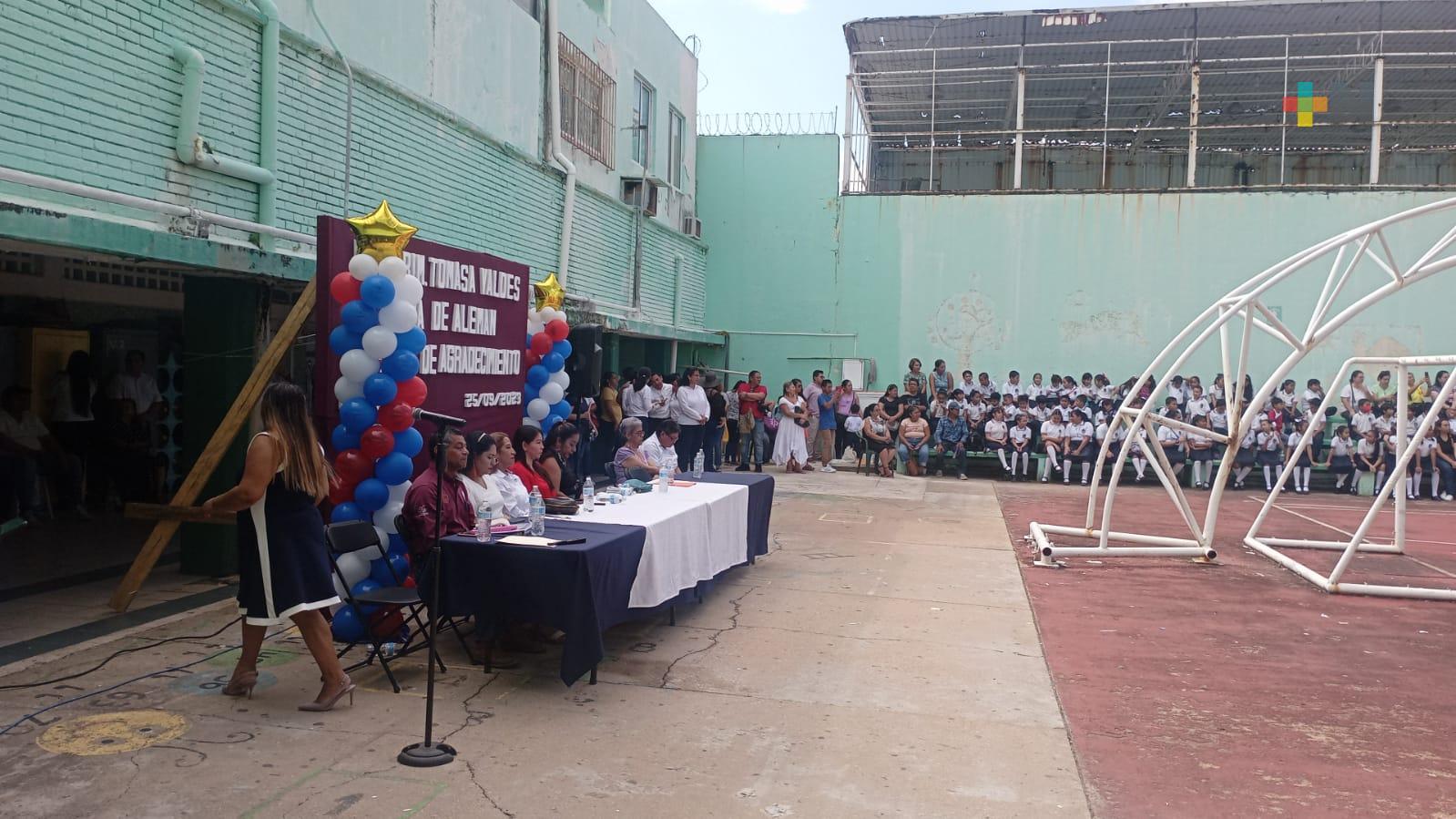 Realizan ceremonia de agradecimiento a escuela que será rehabilitada en Coatza