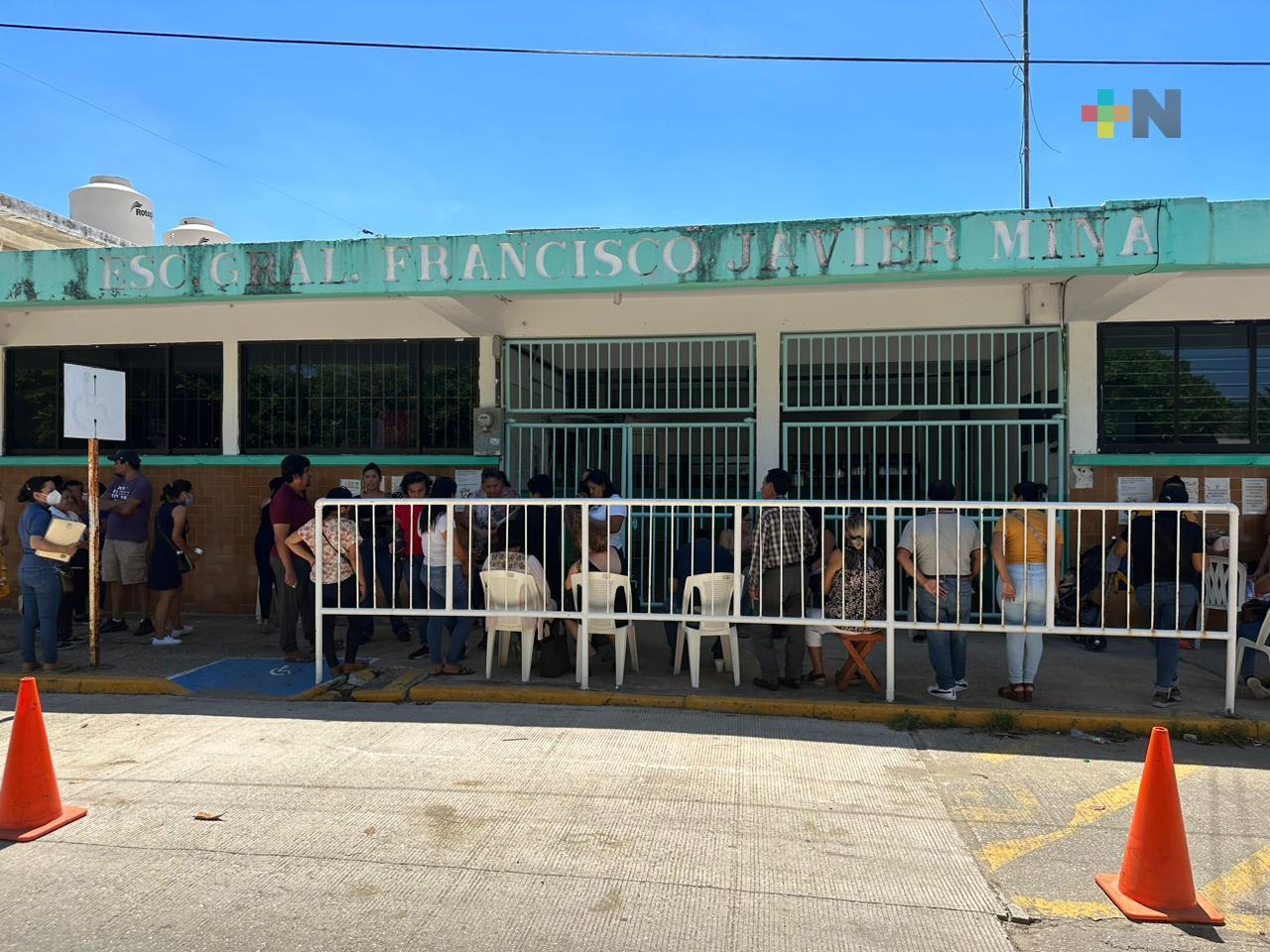 En Coatza se inconforman por compartir instalaciones educativas