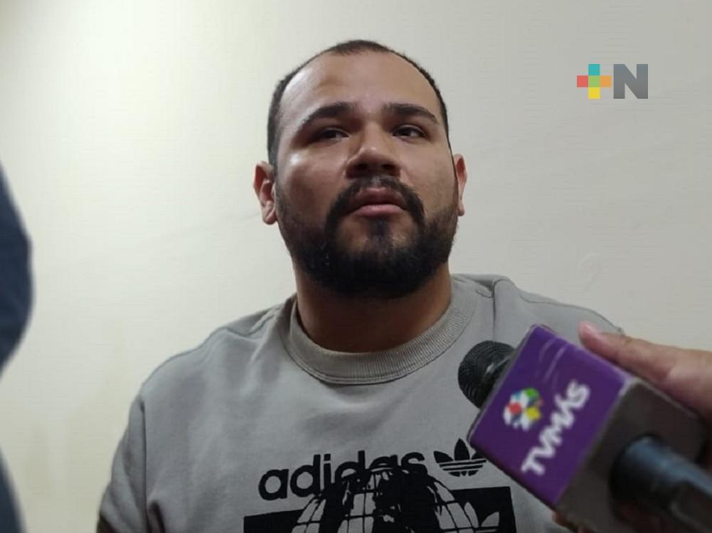 Medallista paralímpico Diego López motiva a jóvenes xalapeños a alcanzar sus metas