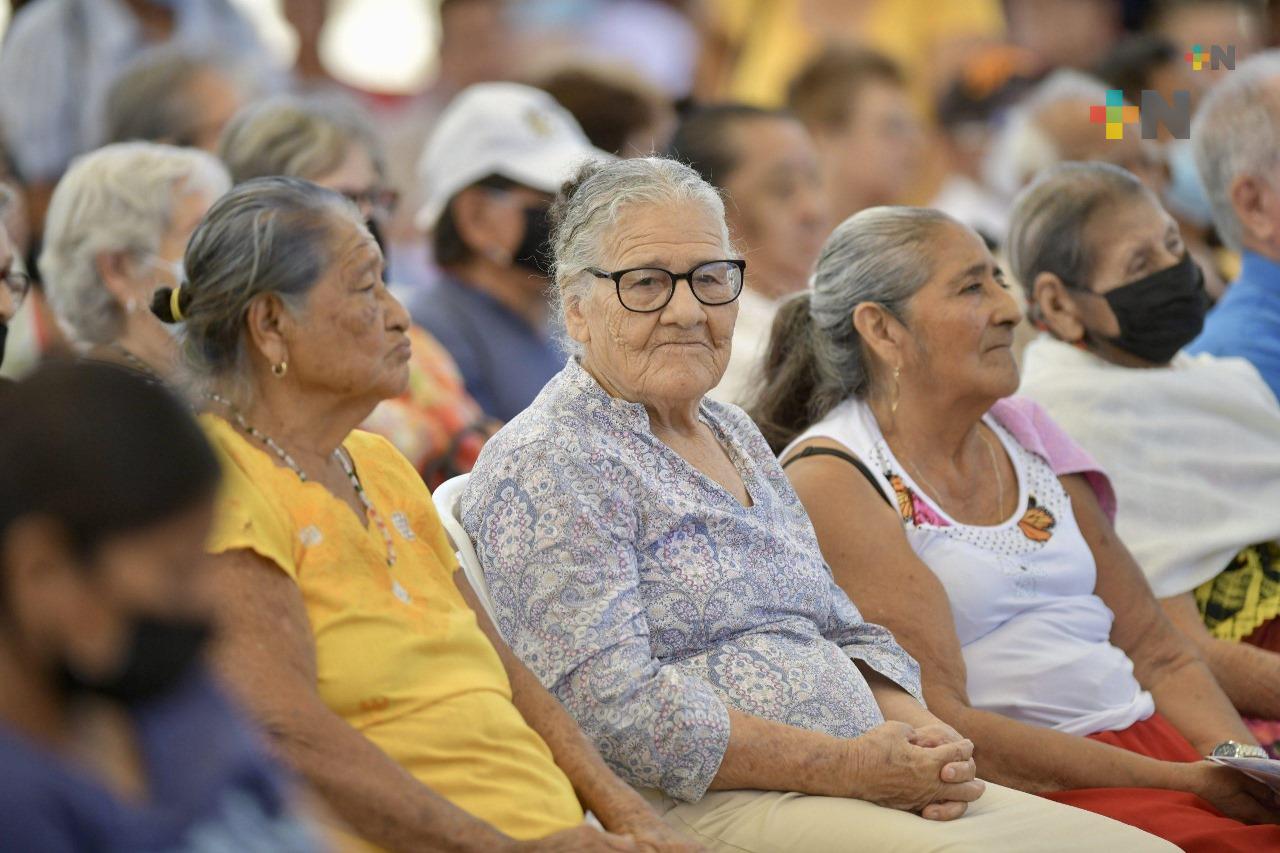 Reanudan pago de pensiones a personas adultas mayores en Veracruz puerto
