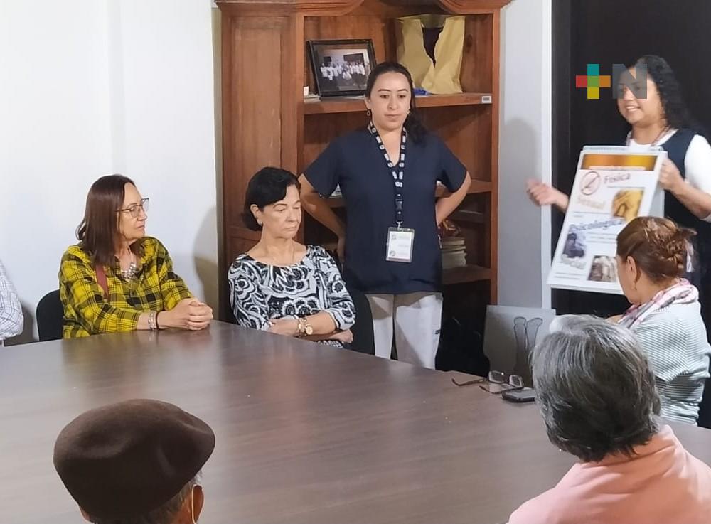 Estancia Garnica brinda pláticas, además de talleres para sus derechohabientes