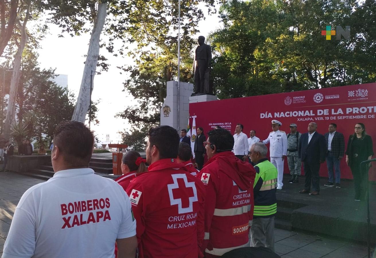 Recuerdan a las víctimas de los sismos de 1985 y 2017 en parque Juárez