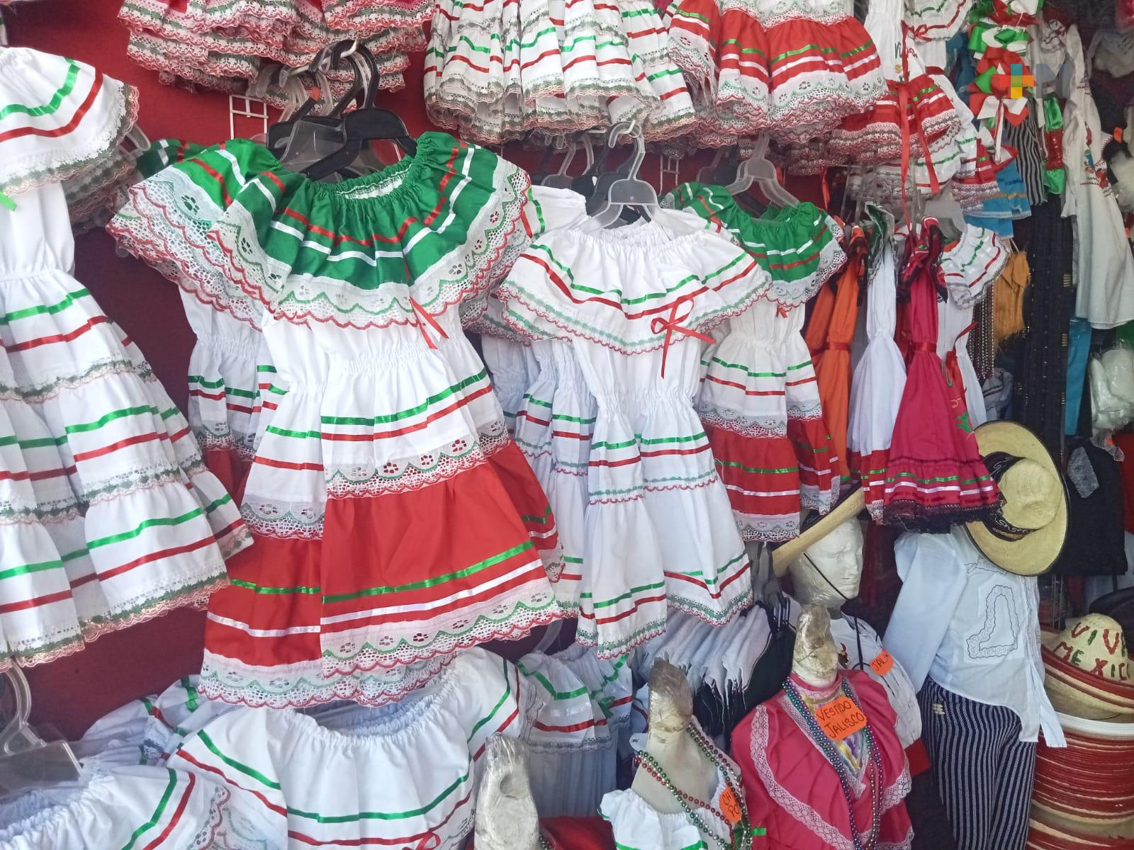 Comerciantes incrementan ventas por vestuarios alusivos al 15 de septiembre