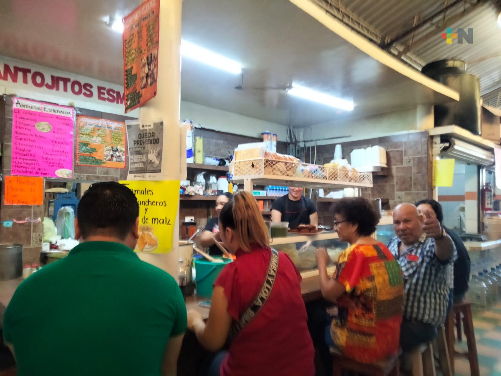 Desde temprana hora, visitantes llegan al mercado La Rotonda