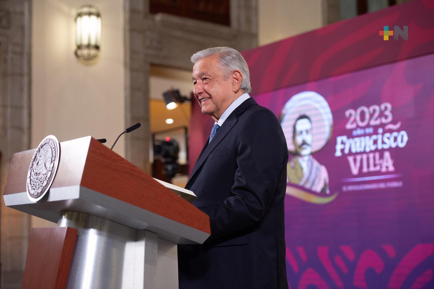 Peso mexicano permanece fuerte y estable frente al dólar: AMLO