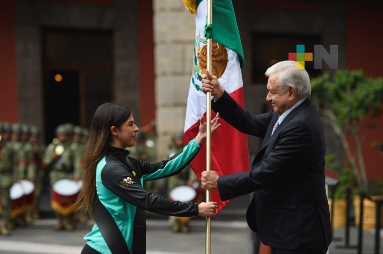 Presidente abandera a delegación mexicana que competirá en Juegos Panamericanos  Santiago 2023