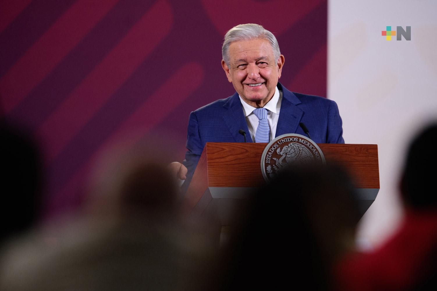 Ministros de la Corte ganan 43 veces más que trabajadores registrados ante el IMSS: AMLO