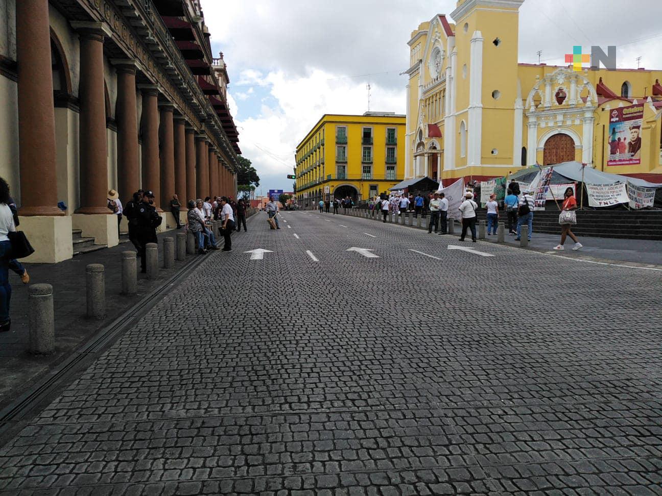Liberan la circulación en la calle Enríquez, a la altura de Plaza Lerdo