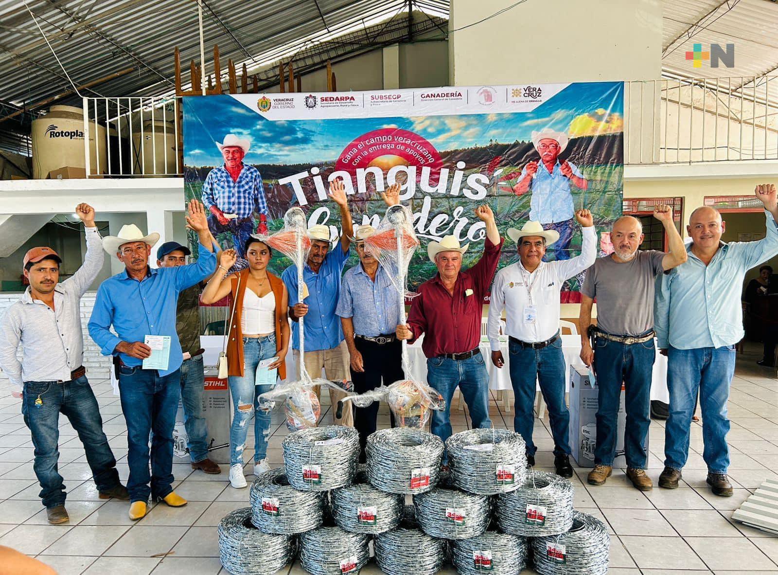 Con inversión de 700 mil pesos, Tianguis Ganadero beneficia a productores de cuatro municipios
