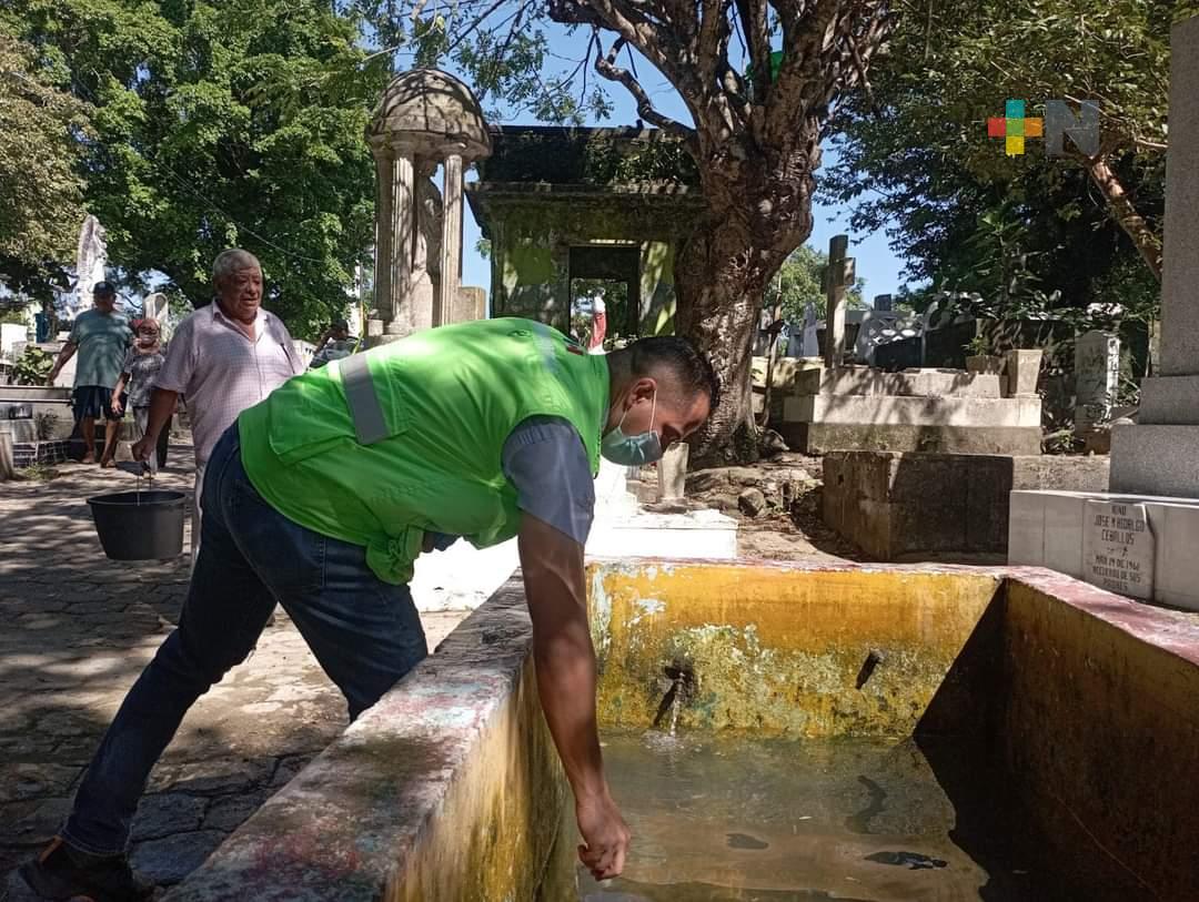 Garantizado servicio de agua en panteones de Coatzacoalcos