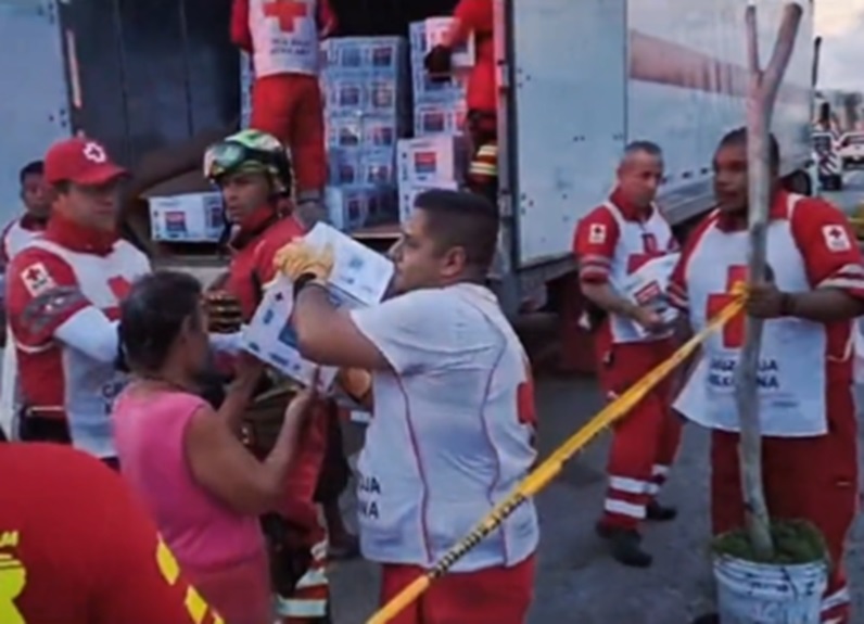Cruz Roja Mexicana llega a Acapulco con ayuda humanitaria para la población