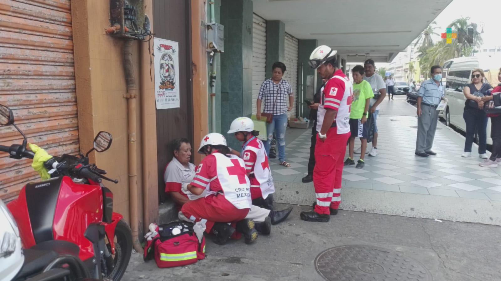 Servicios de emergencia se movilizaron por adulto mayor desmayado en Veracruz puerto