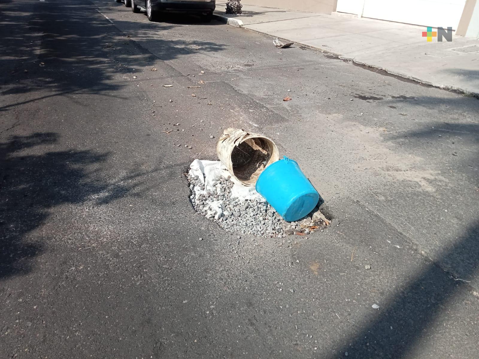 Bache en fraccionamiento de municipio de Veracruz afecta vialidad y vecinos de la zona