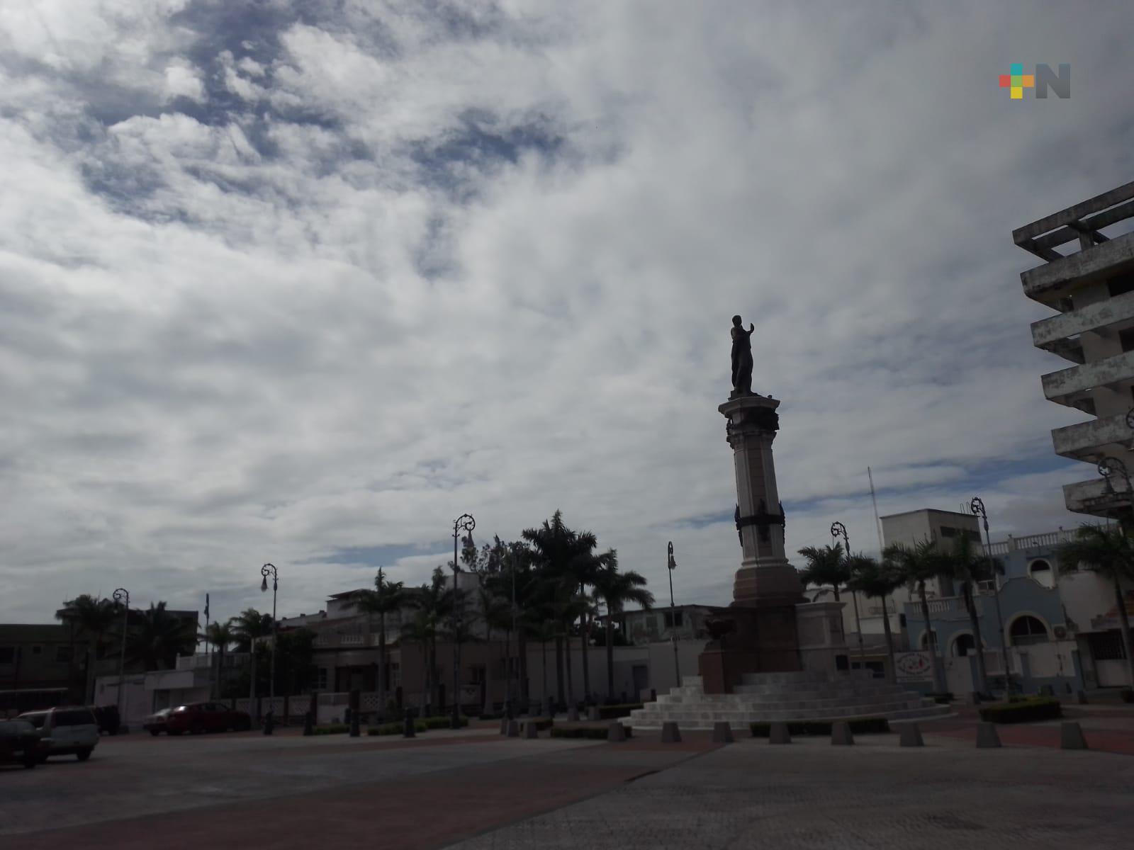 Una persona lesionada, árboles y luminarias caídas afectaciones de frente frío 8 en municipio de Veracruz
