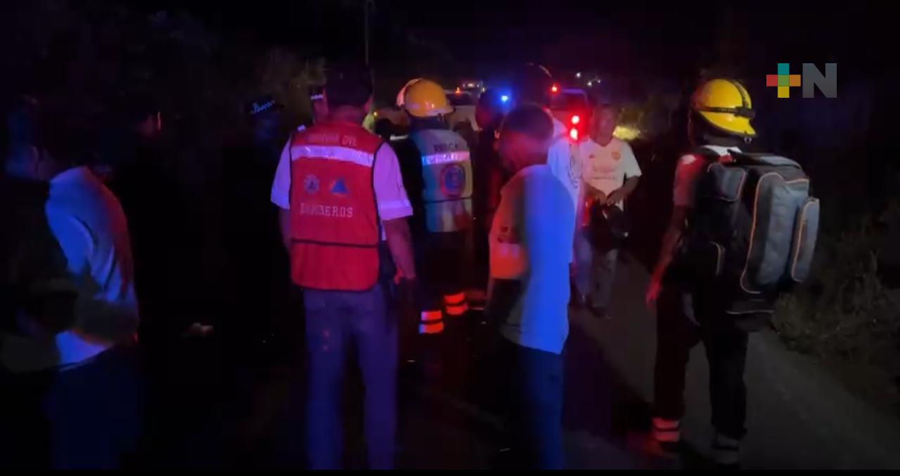 Camión de pasajeros vuelca en carretera antigua Coatzacoalcos-Minatitlán, hay 50 personas lesionadas