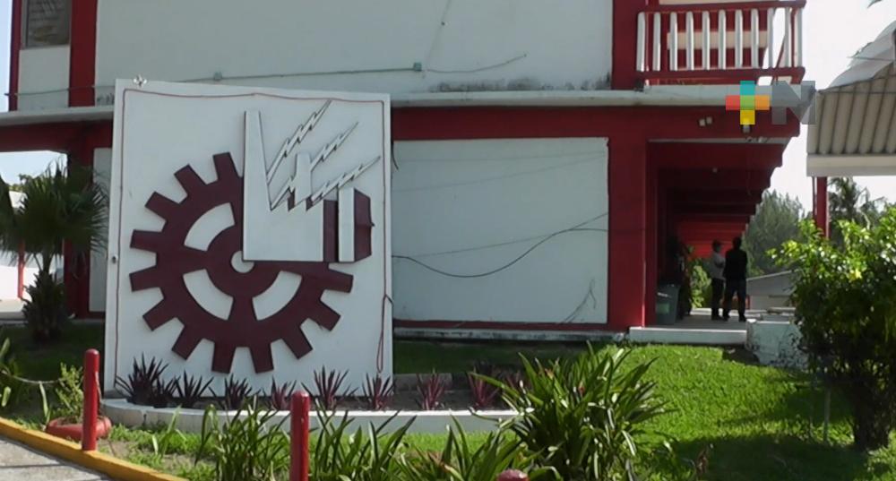 Se rompen estereotipos laborales; mujeres se capacitan para ser soldadoras o electricistas