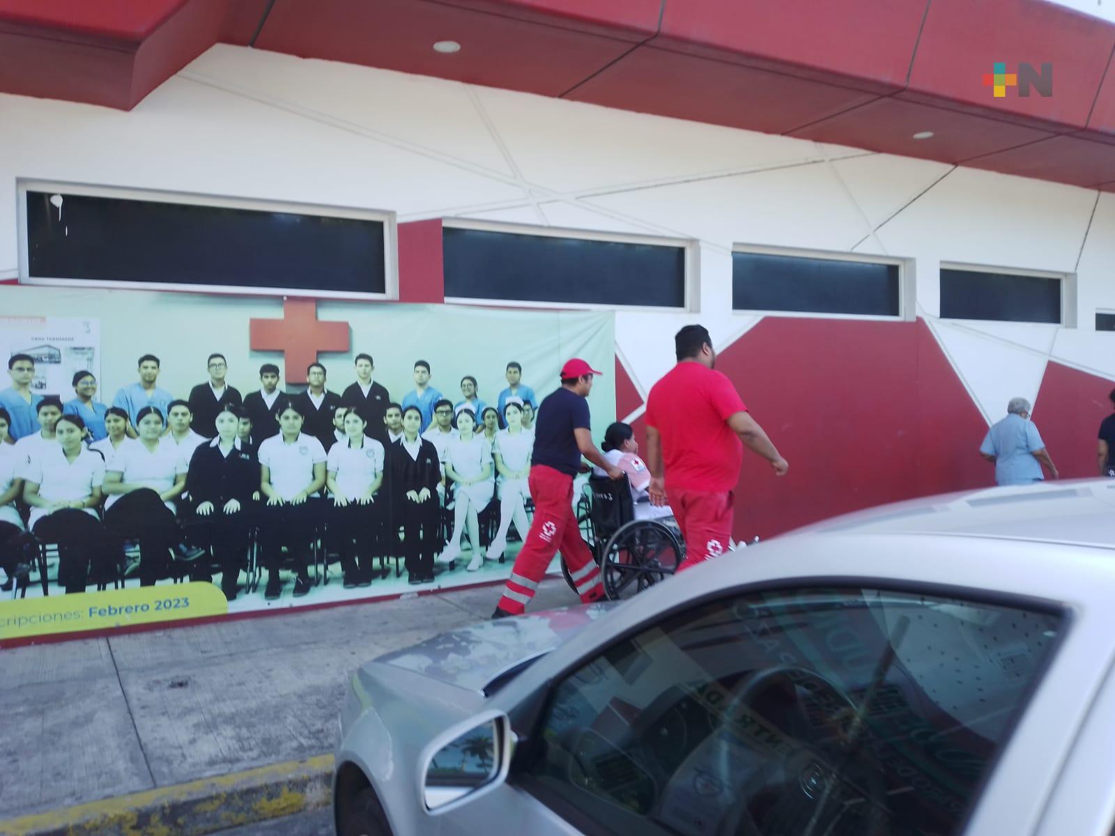 Evacúan Centro de Estudios «Amparo de la Torre» por fuerte olor a gas