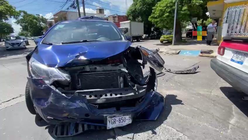 Fuerte choque en ciudad de Veracruz deja dos lesionados