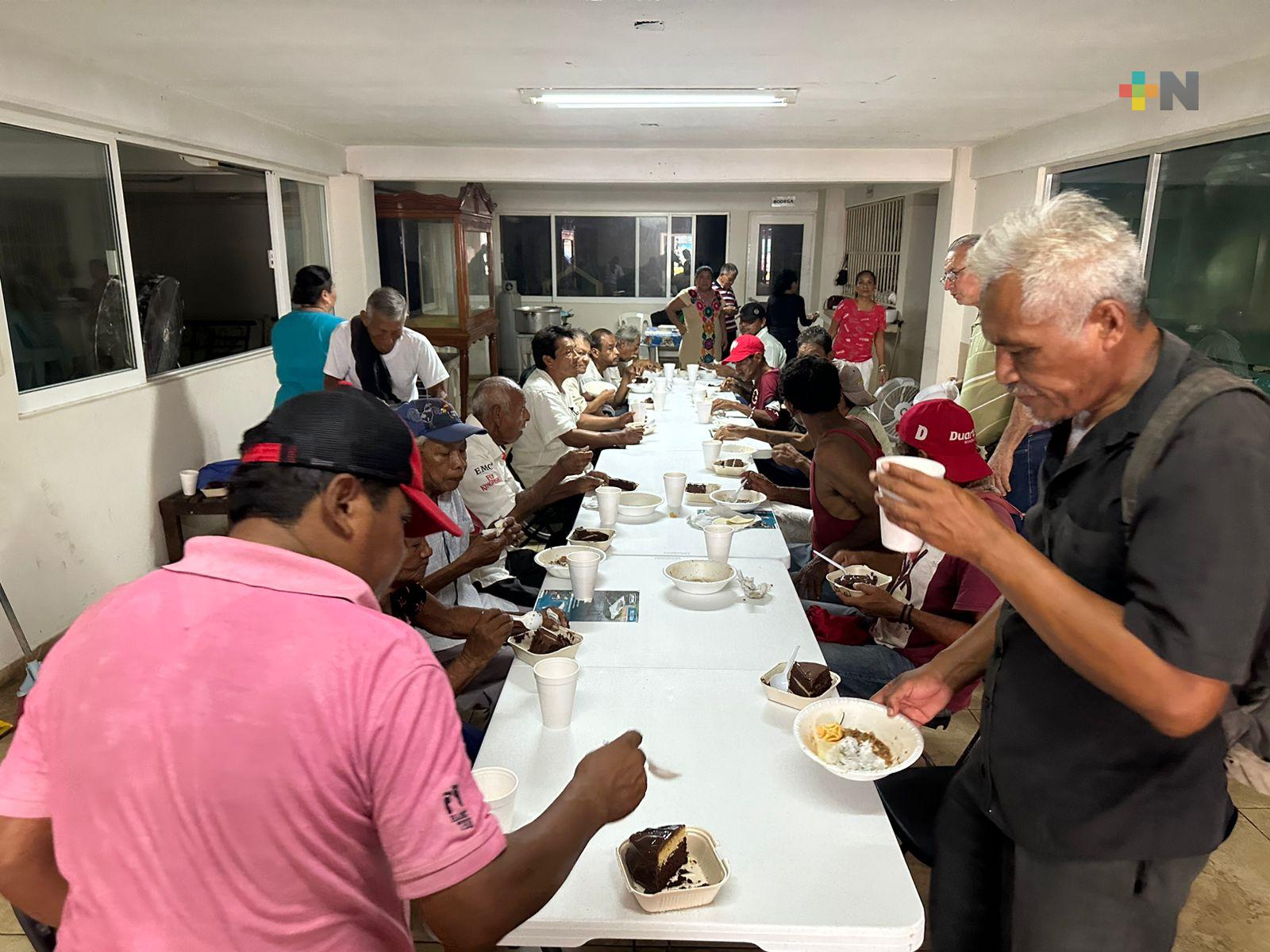 Catedral de San José en Coatza ofrece alimentos en comedor comunitario