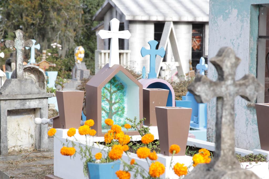 Exhorta PC a adoptar medidas preventivas por Día de Muertos