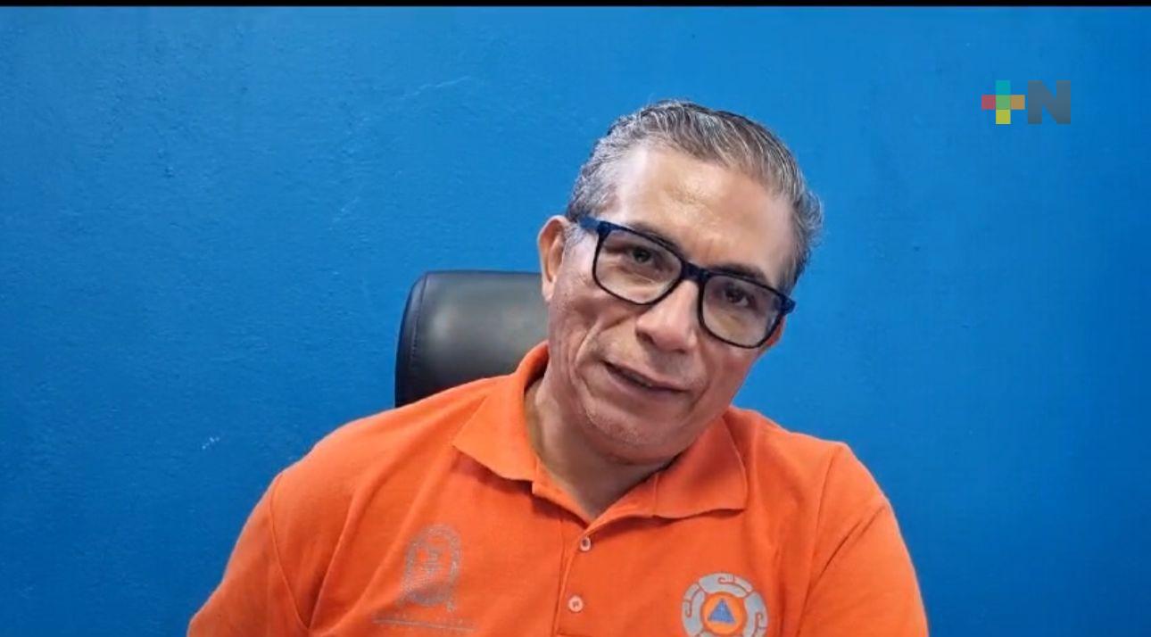 PC de Coatzacoalcos llamó a CFE y alumbrado público a retirar postes en malas condiciones