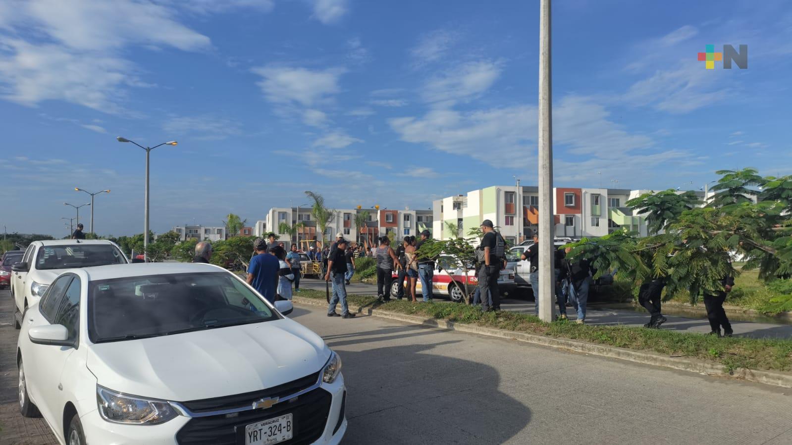 Desalojan a decenas de familias que invadieron predio en Medellín de Bravo