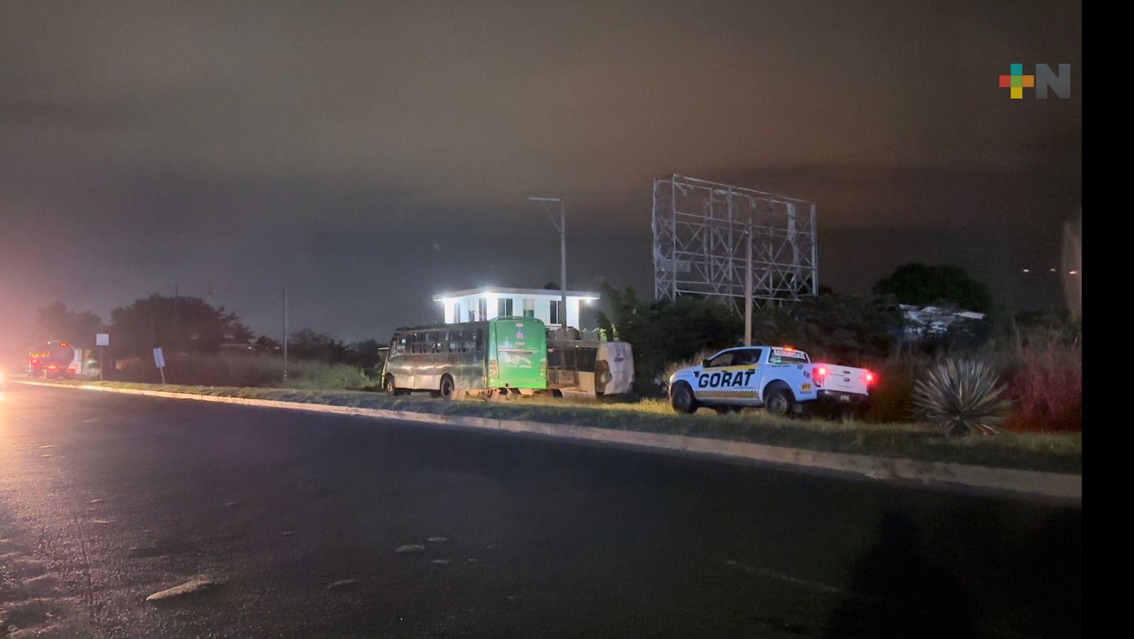 Diez lesionados tras salirse camión foráneo de ruta Minatitlán-Coatzacoalcos