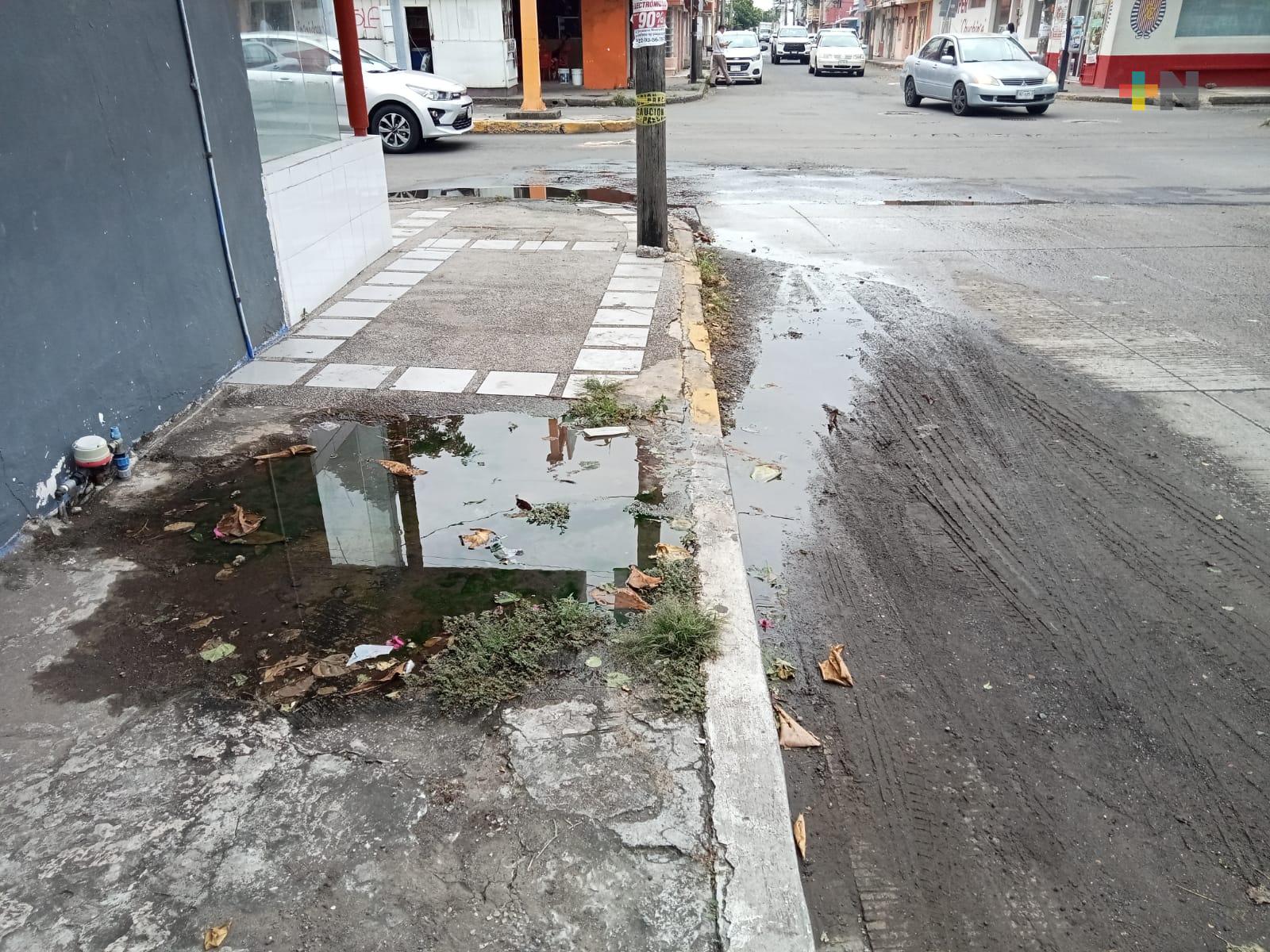 Autoridades continúan sin resolver fuga de aguas negras en Boca del Río