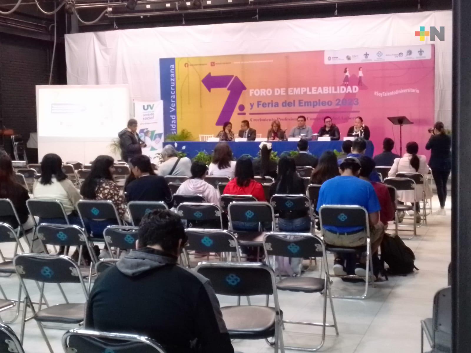 Realizó la UV la feria del empleo para estudiantes en curso y egresados