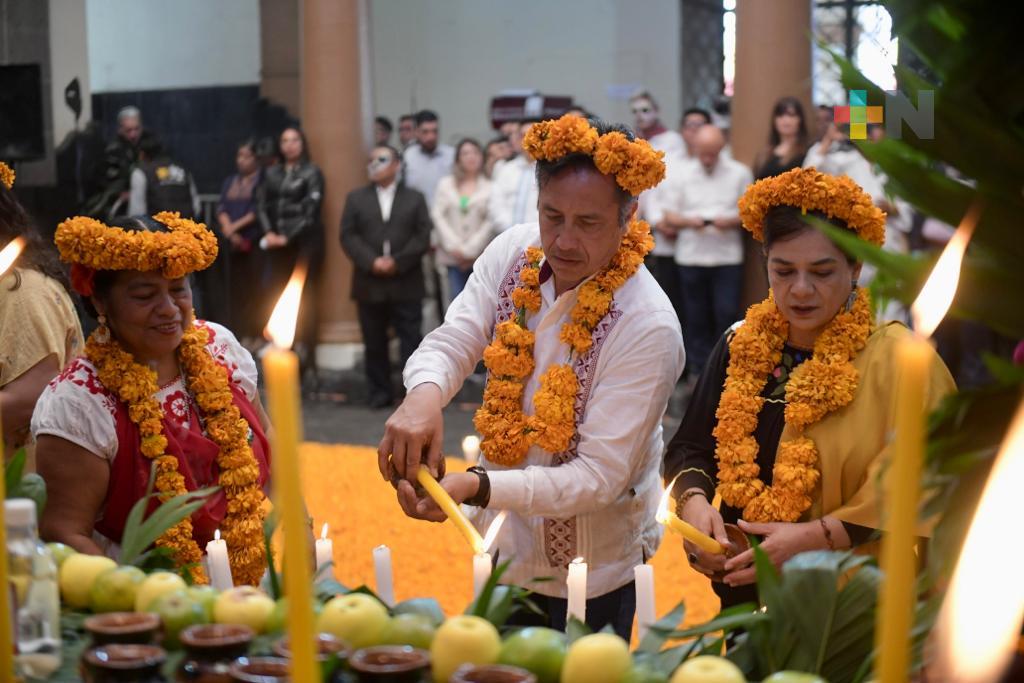 Gobernador Cuitláhuac García inauguró muestra de altares en palacio de gobierno