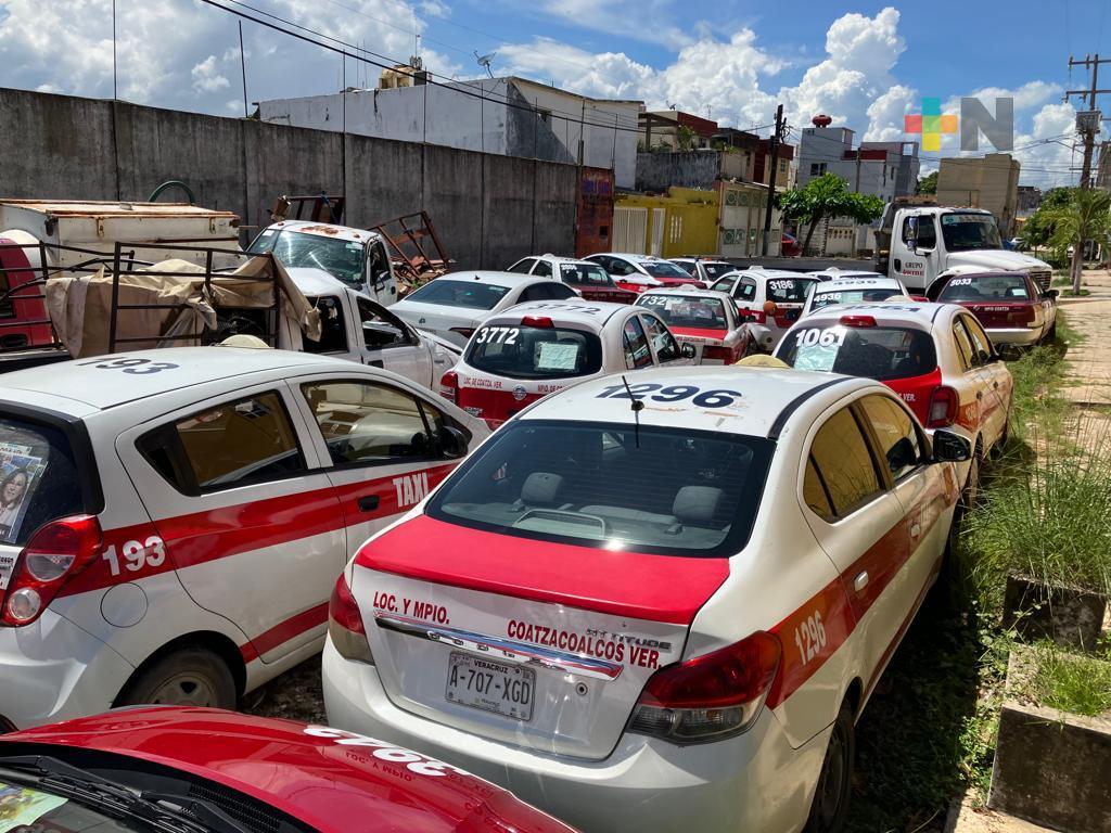Detienen a más de 30 taxis durante operativo sorpresa en Coatza